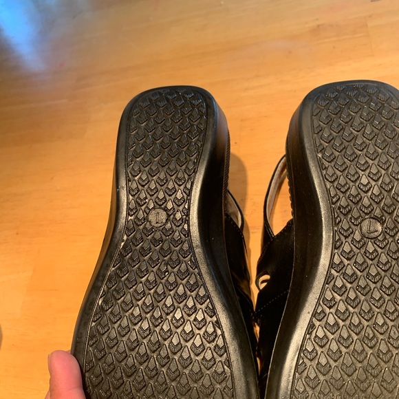 Stepwel sandals - Picture 3 of 3